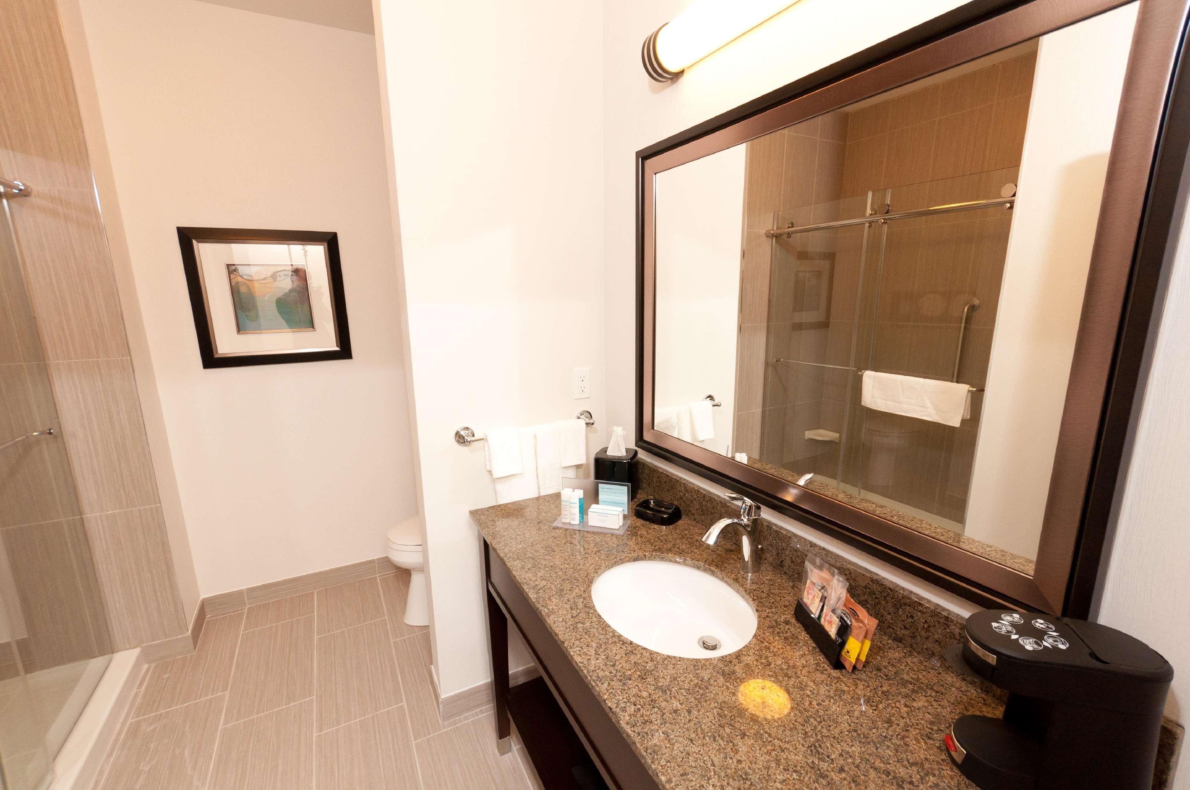 Hampton Inn & Suites East Gate Regina Ngoại thất bức ảnh
