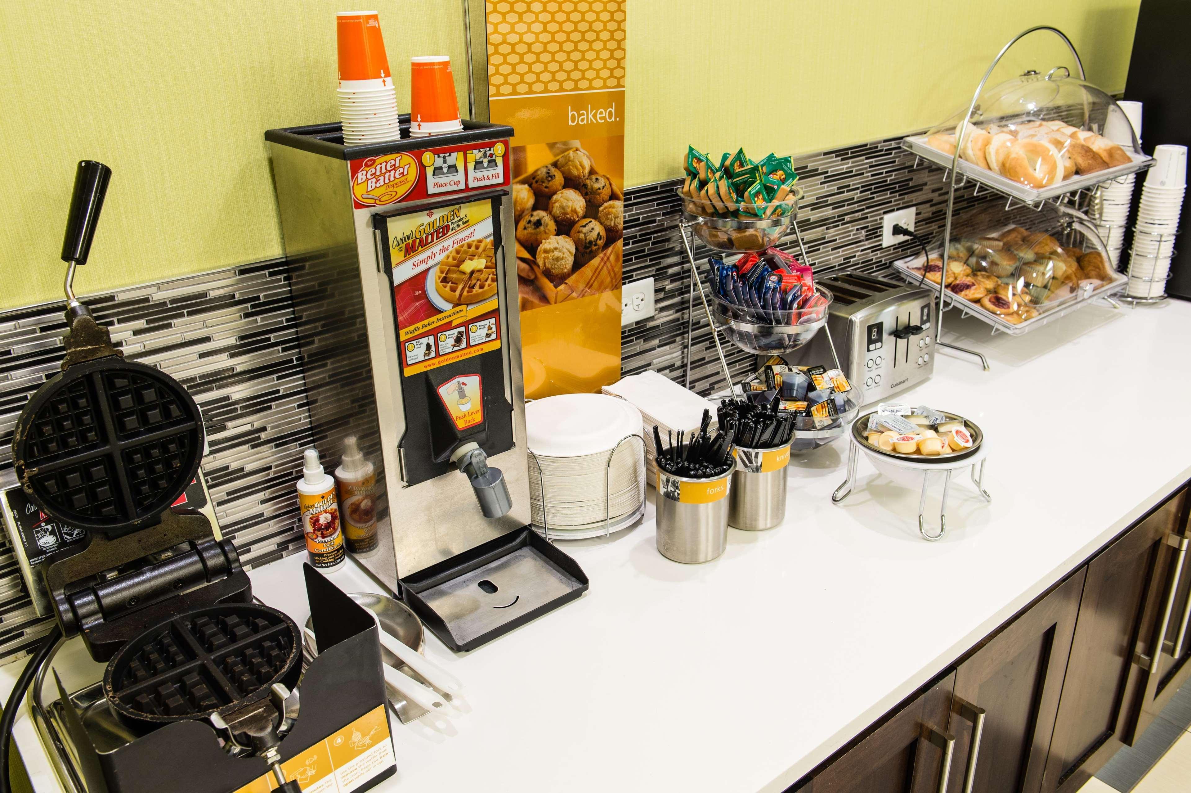 Hampton Inn & Suites East Gate Regina Ngoại thất bức ảnh