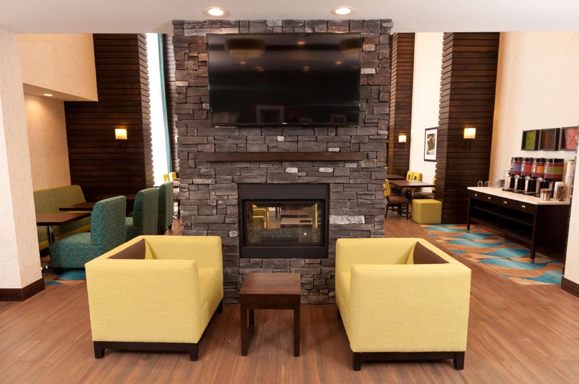 Hampton Inn & Suites East Gate Regina Ngoại thất bức ảnh